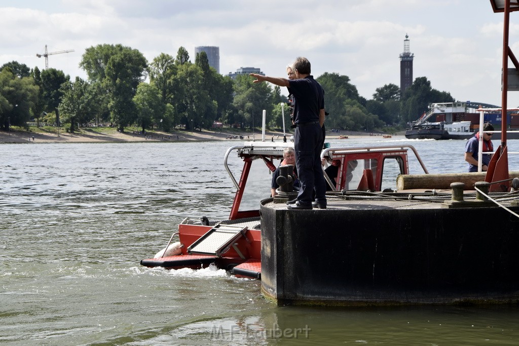 Uebung BF Taucher und Presse Koeln Zoobruecke Rhein P222.JPG - Miklos Laubert